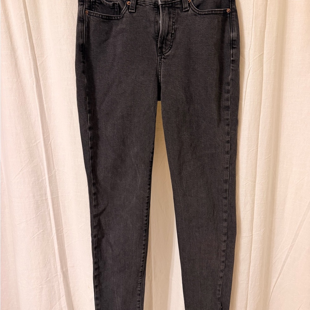 Old Navy Women's Skinny Jeans in Black Wash
